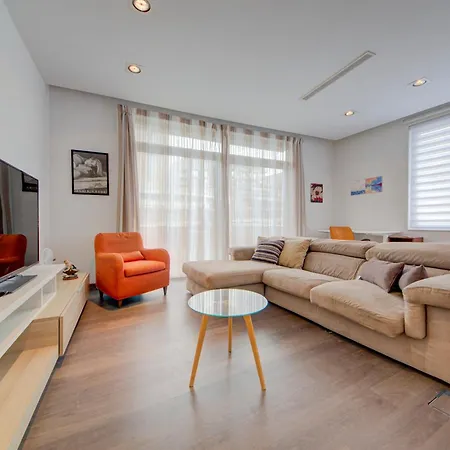 St Julian's 2br With Private Jacuzzi *