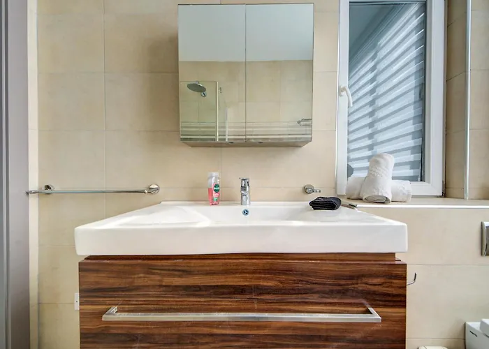 St Julian's 2br With Private Jacuzzi * San Ġiljan