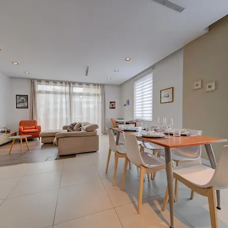 St Julian's 2br With Private Jacuzzi