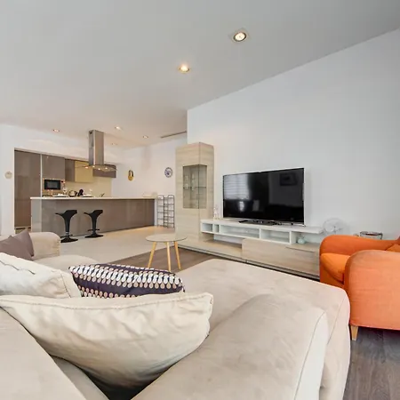 St Julian's 2br With Private Jacuzzi شقة