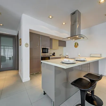 St Julian's 2br With Private Jacuzzi Appartamento *