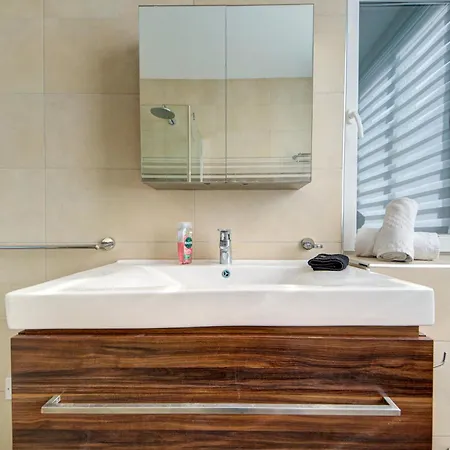 St Julian's 2br With Private Jacuzzi * St. Julian's