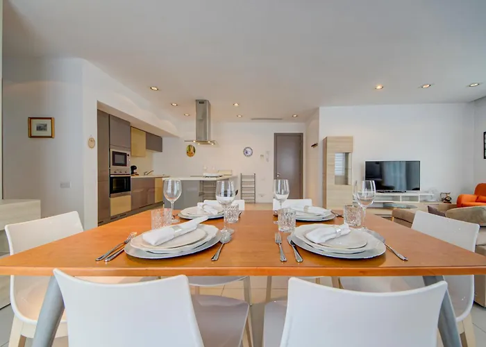 St Julian's 2br With Private Jacuzzi Apartament St. Julian's