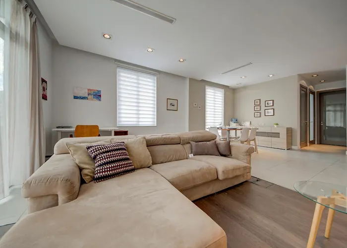 St Julian's 2br With Private Jacuzzi *