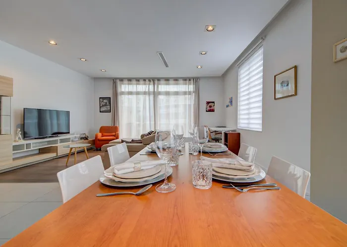 St Julian's 2br With Private Jacuzzi Saint Julian's