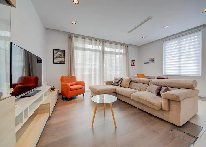 St Julian's 2br With Private Jacuzzi *