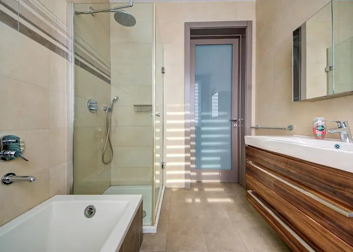 St Julian's 2br With Private Jacuzzi