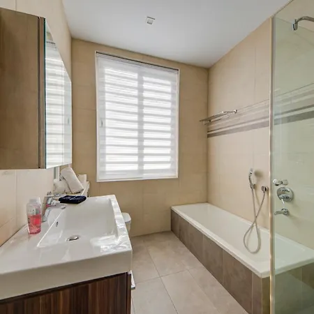 Διαμέρισμα St Julian's 2br With Private Jacuzzi *