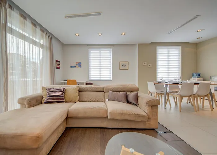 St Julian's 2br With Private Jacuzzi *