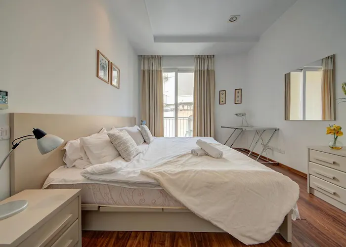 St Julian's 2br With Private Jacuzzi شقة *